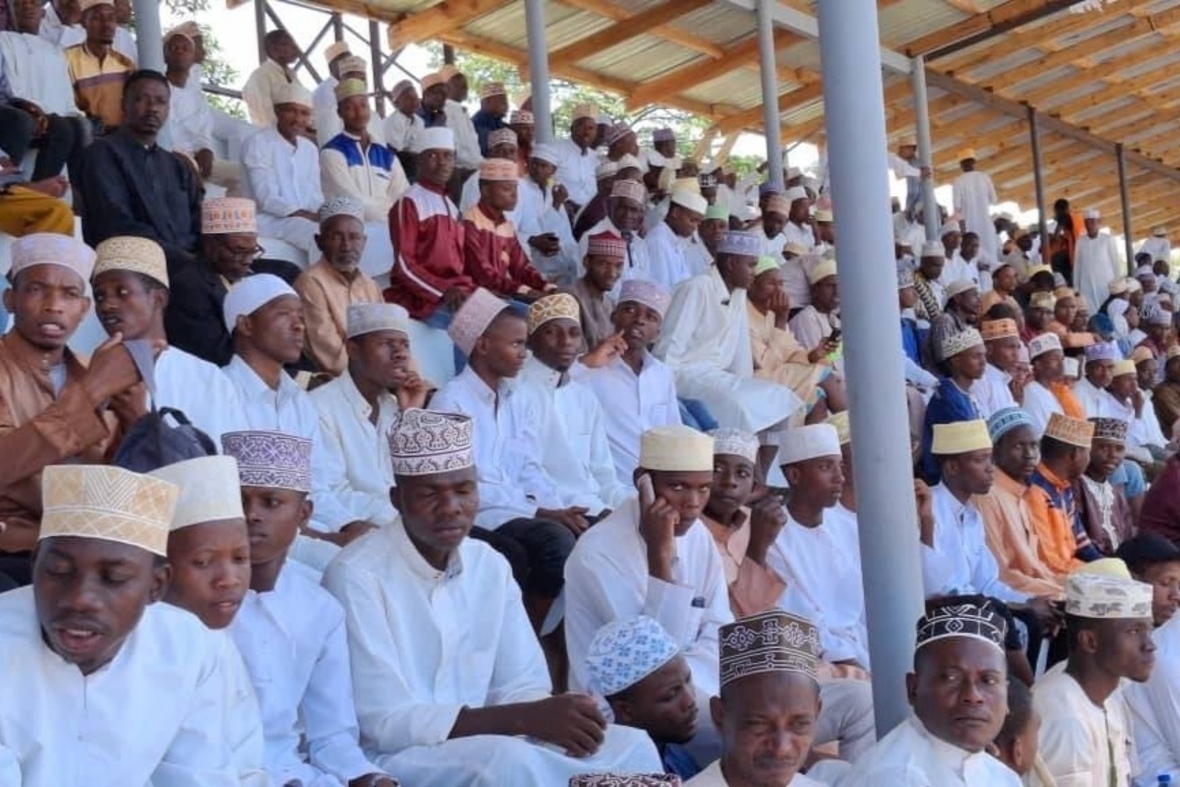 Iranian Qaris Recite Quran in Tanzania Program Attended by Thousands of People  