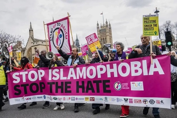 Report Calls for UK Strategy to Tackle Anti-Muslim Hatred