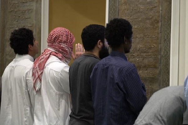 Muslim Community Rallies for Detained Imam Facing Immigration Hearing