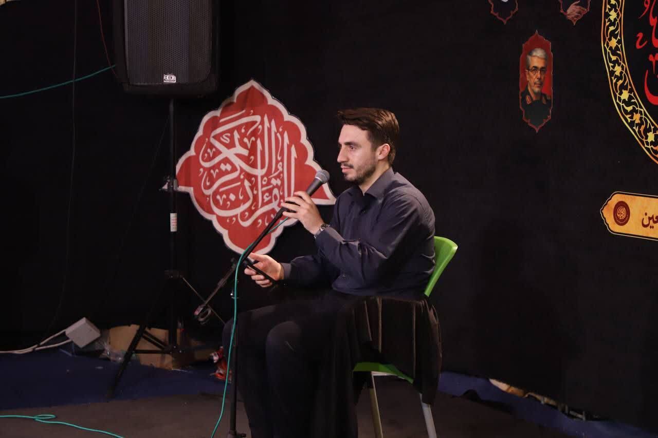 Pilgrims Mourn in Largest Arbaeen Quranic Tent on Najaf-Karbala Road