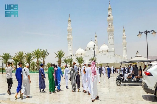 Quran Competition Participants Visit Historic Mosques, Sites in Medina