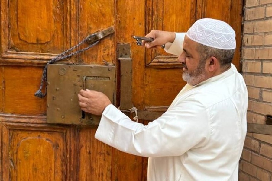 Century-Old Mosque in Basra Preserves Historic Lock and Wooden Gate