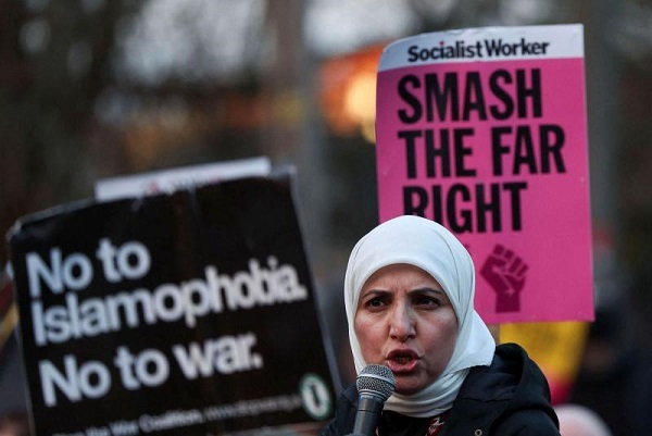 Social Media Identified as Main Source of Anti-Muslim Stereotypes in UK: Survey