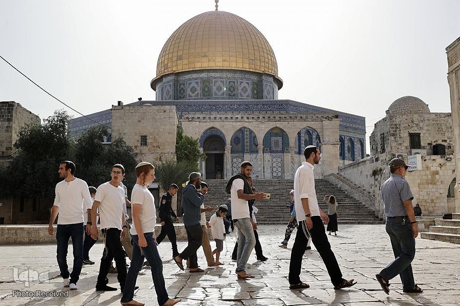 Hundreds of Settlers Storm Al-Aqsa Mosque Compound in Latest Status Quo Violation