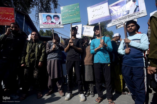 Kashmiri Muslims hold placards as they chant slogans against Israel and the U.S. during a protest against Israel's military operations in Gaza, on October 13, 2023, in Budgam, west of Srinagar, Indian-administered Kashmir, India. (Photo by Mubashir Hassan, IQNA)