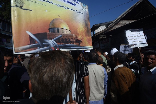 Kashmiri Muslims hold placards as they chant slogans against Israel and the U.S. during a protest against Israel's military operations in Gaza, on October 13, 2023, in Budgam, west of Srinagar, Indian-administered Kashmir, India. (Photo by Mubashir Hassan, IQNA)