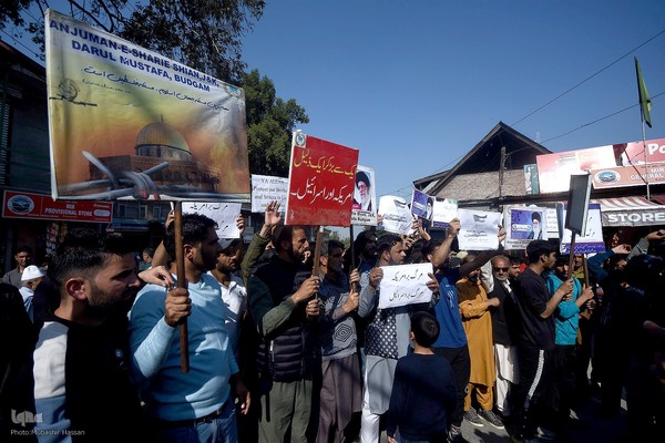 Kashmiri Muslims hold placards as they chant slogans against Israel and the U.S. during a protest against Israel's military operations in Gaza, on October 13, 2023, in Budgam, west of Srinagar, Indian-administered Kashmir, India. (Photo by Mubashir Hassan, IQNA)