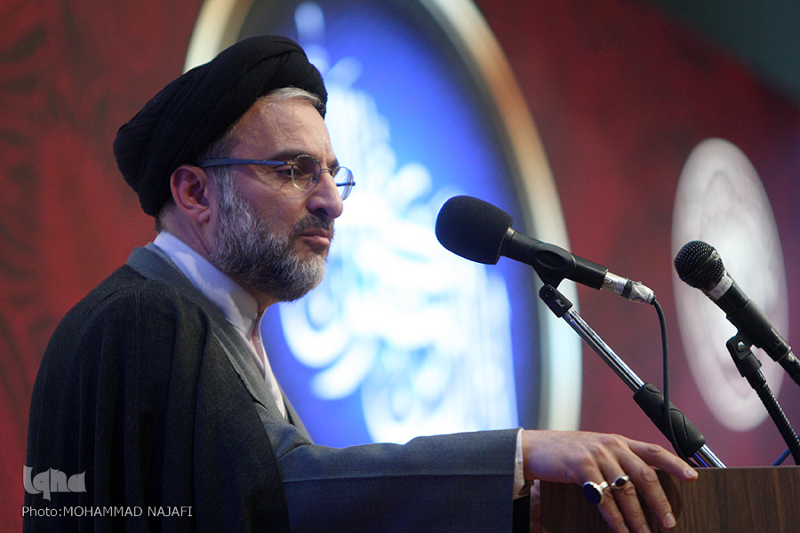 دهمین همایش تکریم چهرههای قرآنی برگزار شد دهمین همایش تکریم چهرههای قرآنی برگزار شد