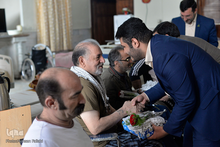 دیدار جامعه قرآنی با جانبازان و ایثارگران دفاع مقدس دیدار جامعه قرآنی با جانبازان و ایثارگران دفاع مقدس