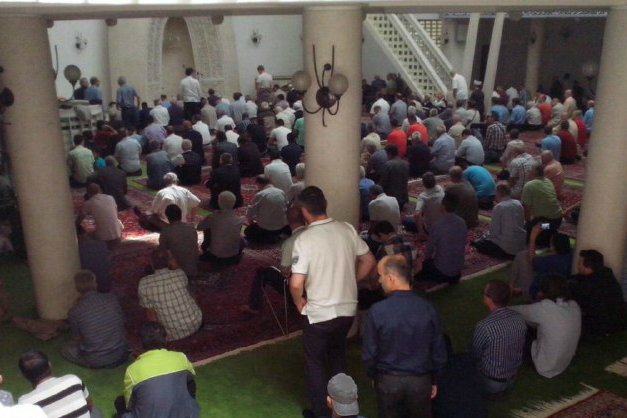 محکومیت مانع‌تراشی عربستان برای حجاج ایرانی در نماز جمعه زاگرب