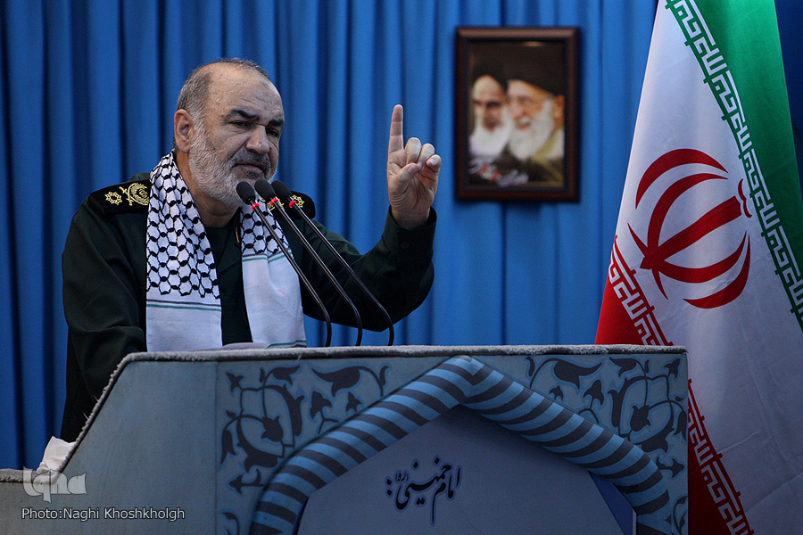 ردای مدافعان حریم قدس بر قامت یک ملت
