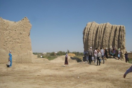 قدمگاه امام رضا(ع) در مرو + عکس قدمگاه امام رضا(ع) در مرو + عکس