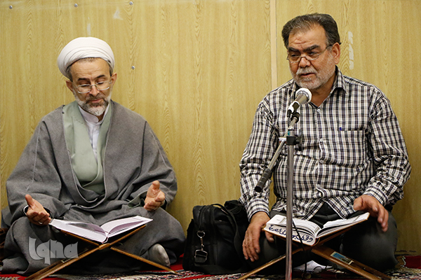 جلسه قرآن در دل پارکی که کلکسیونی از آسیبهای اجتماعی است + عکس