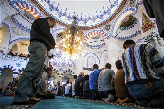درهای باز مساجد در روز اتحاد آلمان