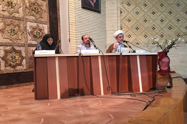  کرسی آزاداندیشی «نوگرايي يا سنت گرايي ديني» در دانشگاه الزهرا