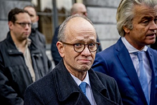 سیاستمدار هلندی خواستار سوزانده شدن مساجد شد