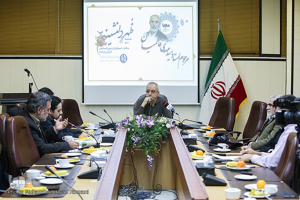 فرزندان از اخلاص پدر و شاگردان از نفس گرم استاد می&zwnj;گویند