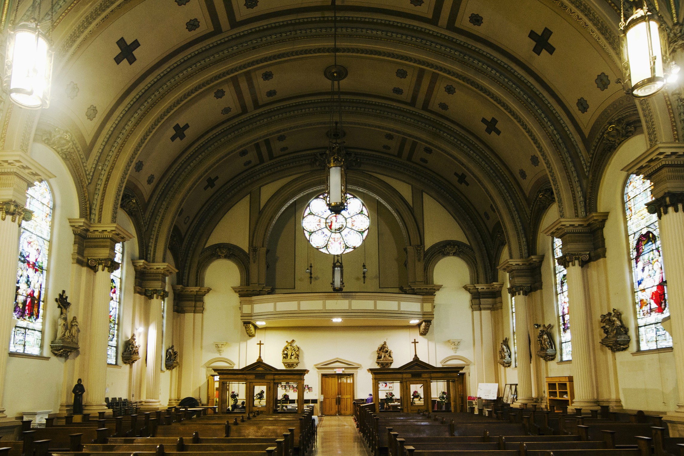 حضور شیعیان نیجریه در کلیساها برای تبریک میلاد مسیح(ع)/ ادیت شده