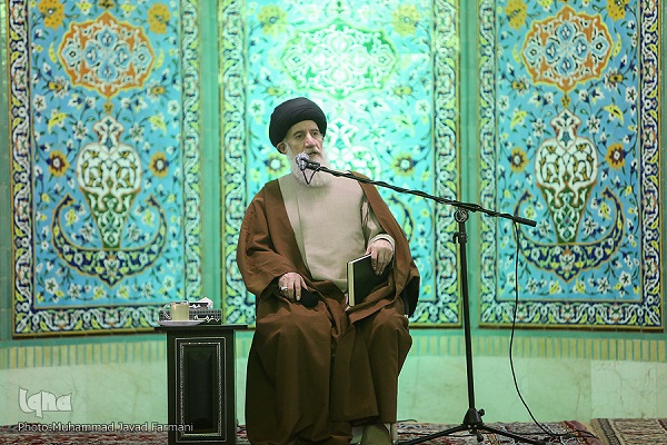 پنجشنبه صبح ///قاریان قرآن علاوه بر ظواهر به ظرائف نیز بپردازند/صوت نقشبندی، از اعاجیب اصوات عالم