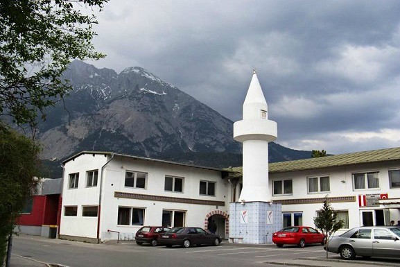 مسلمانان اتریش، بازی نژادپرستانه و زندگی در سکوت/ ائتلاف حزبی برای اسلام&zwnj;ستیزی