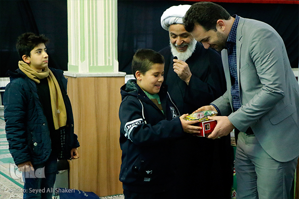 کرسی های نفحات هدیه به ساحت حضرت زهرا(س) با حضور آیت الله وحیدی گلپایگانی+صوت و عکس کرسی های نفحات هدیه به ساحت حضرت زهرا(س) با حضور آیت الله وحیدی گلپایگانی+صوت و عکس