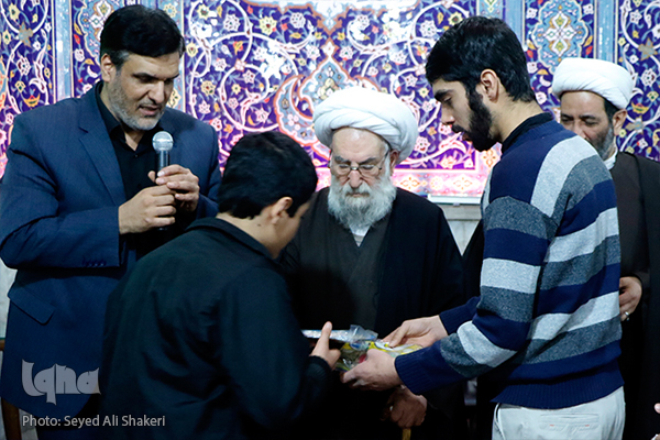 کرسی های نفحات هدیه به ساحت حضرت زهرا(س) با حضور آیت الله وحیدی گلپایگانی+صوت و عکس کرسی های نفحات هدیه به ساحت حضرت زهرا(س) با حضور آیت الله وحیدی گلپایگانی+صوت و عکس