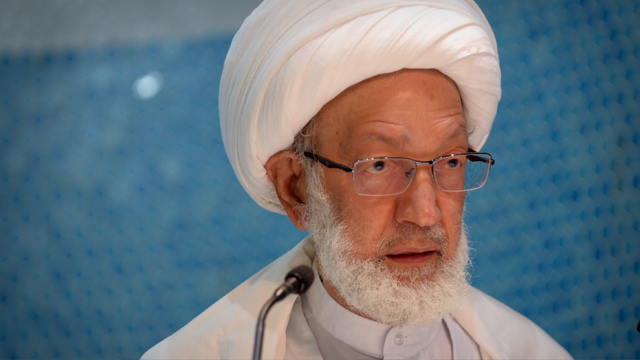 انتقال آیت الله عیسی قاسم از بیمارستان به منزل