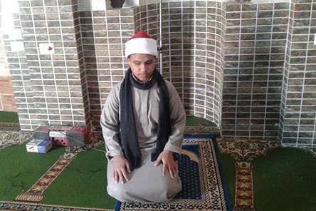 حفظ کامل قرآن و ایراد خطبه&zwnj;های نماز جمعه توسط کودک روشندل مصری