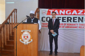 همایش &laquo;منجی از دیدگاه ادیان&raquo; در كنیا+عکس