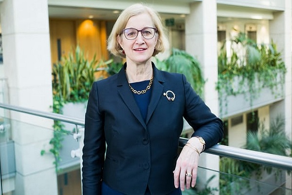 استیضاح رئیس سازمان مدارس انگلیس برای حمایت از منع حجاب