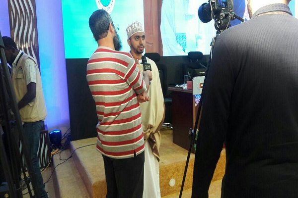 گفتگو***قرآن، روش زندگی و راه&zwnj;حل مشکلات است/ حفظ کل قرآن در 8 ماه