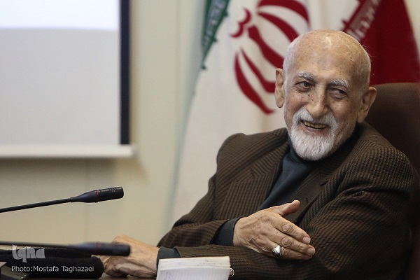 تجلیل از یار همیشگی استاد مولایی/ «مظاهری» ماه و «مولایی» خورشید جلسه قرآن بودند تجلیل از یار همیشگی استاد مولایی/ «مظاهری» ماه و «مولایی» خورشید جلسه قرآن بودند