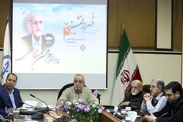 تجلیل از یار همیشگی استاد مولایی/ «مظاهری» ماه و «مولایی» خورشید جلسه قرآن بودند تجلیل از یار همیشگی استاد مولایی/ «مظاهری» ماه و «مولایی» خورشید جلسه قرآن بودند