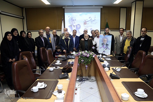 تجلیل از یار همیشگی استاد مولایی/ «مظاهری» ماه و «مولایی» خورشید جلسه قرآن بودند تجلیل از یار همیشگی استاد مولایی/ «مظاهری» ماه و «مولایی» خورشید جلسه قرآن بودند