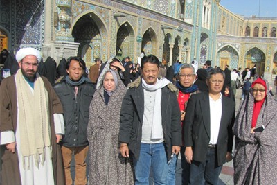 حضور هیأت رسانه&zwnj;ای اندونزی در حرم حضرت معصومه(س)