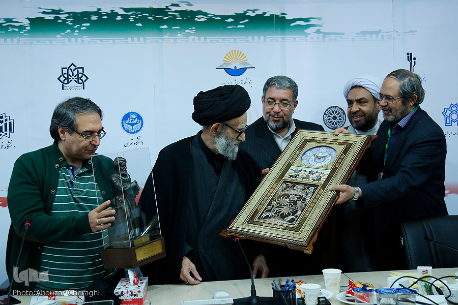 تجلیل از مقام علمی استاد حجتی/ شاگردان از استاد میگویند؛ عقلانیت و استواری در بیان/ استاد در خدمت قرآن بود تجلیل از مقام علمی استاد حجتی/ شاگردان از استاد میگویند؛ عقلانیت و استواری در بیان/ استاد در خدمت قرآن بود