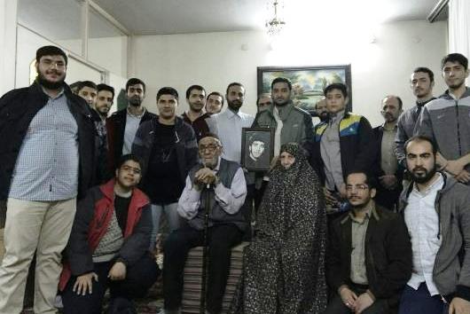 دیدار بسیجیان با مادر شهید خلیل شعبانی + تصاویر