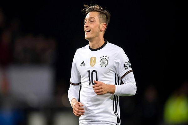 پاسخ فوتبالیست مسلمان به سیاستمدار اسلام&zwnj;ستیز / آماده است