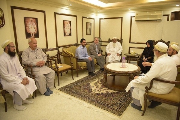 نگهداری قرآنهای خطی در مؤسسه شیعیان پاکستان+عکس نگهداری قرآنهای خطی در مؤسسه شیعیان پاکستان+عکس