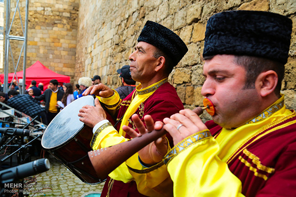 نوروز - 6 فروردین***نوروز در آذربایجان؛ از ماهی&zwnj;خوران تا حلوای اصفهان/ سبزه؛ مهم&zwnj;ترین نماد بهار