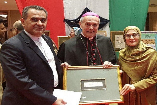 تقدیر سفیر واتیکان از هدیه الهام&zwnj;گرفته از قرآن ایران+پیام