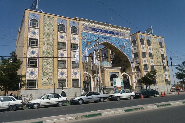 در حال عکس گذاشتن///افتتاحیه ای در حد مسابقات استانی / رویدادی بدون تبلیغات محیطی