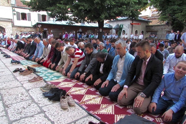 اقامه نماز عید فطر در سارایوو + عکس