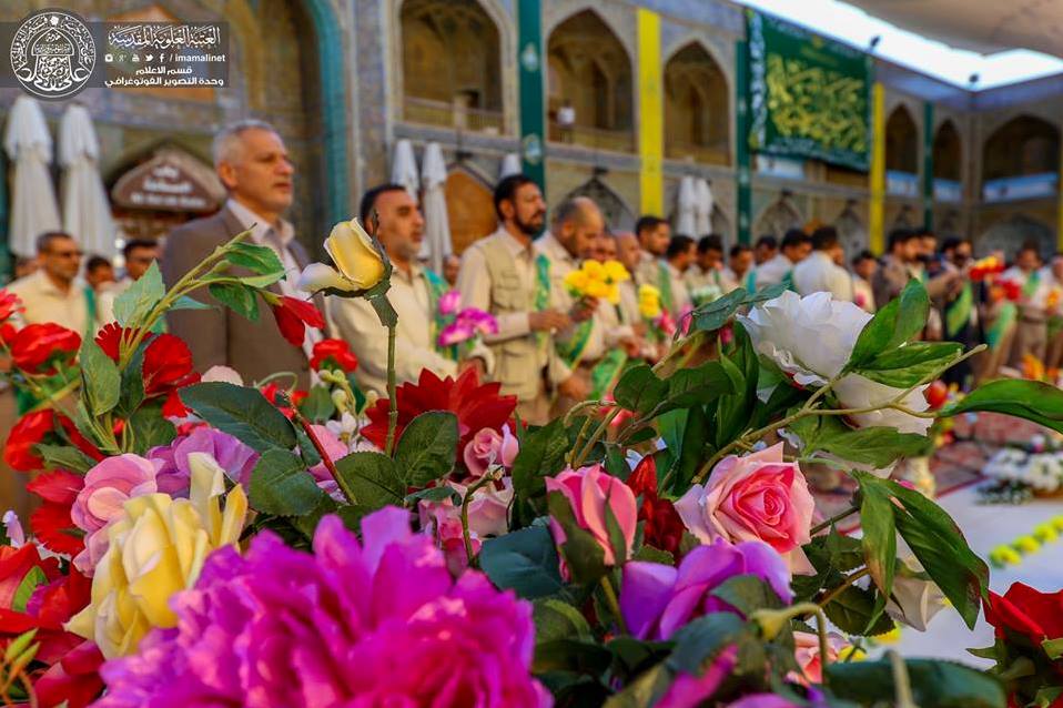 تجدید بیعت صدها هزار زائر در حرم امیرالمومنین(ع)