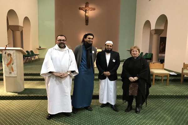 گردهم&zwnj;آیی مسلمانان و مسیحیان در کلیسای بلکبرن/ انگلیسی