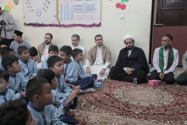 آستان حسینی از کودکان حافظ قرآن اندونزی تقدیر کرد آستان حسینی از کودکان حافظ قرآن اندونزی تقدیر کرد