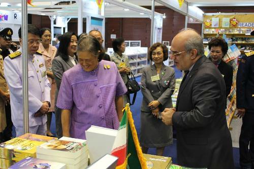 شاهزاده تایلندی در غرفه ایران نمایشگاه بانکوک+عکس