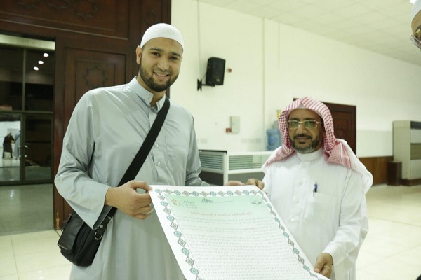 موفقیت مهندس فرانسوی در کسب اجازهنامه حفظ قرآن موفقیت مهندس فرانسوی در کسب اجازهنامه حفظ قرآن