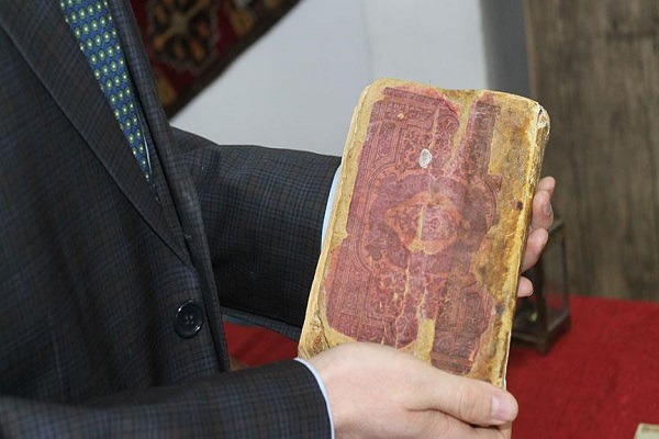 استقبال از نمایش نسخه قدیمی قرآن در ترکیه استقبال از نمایش نسخه قدیمی قرآن در ترکیه / در حال تکنمیل