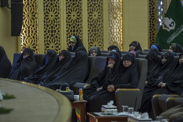 تجلیل از بانوان برتر قرآنی عراق در آستان عباسی تجلیل از بانوان برتر قرآنی عراق در آستان عباسی